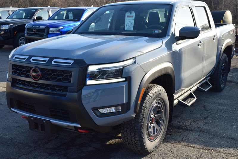 2025 Nissan Frontier PRO-4X photo 4