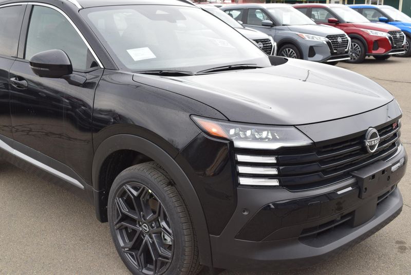 Used 2025 Nissan Kicks Sr