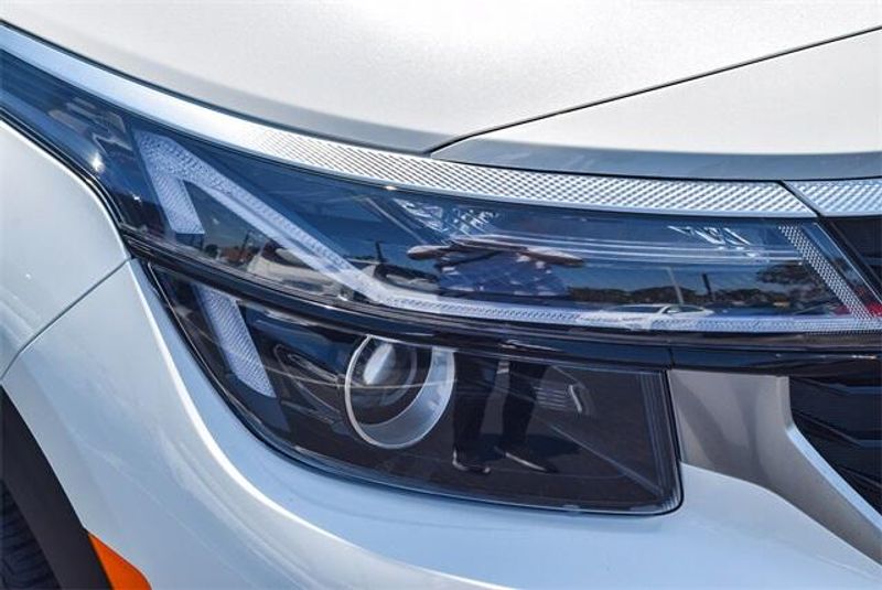 2025 Kia Seltos EXImage 16