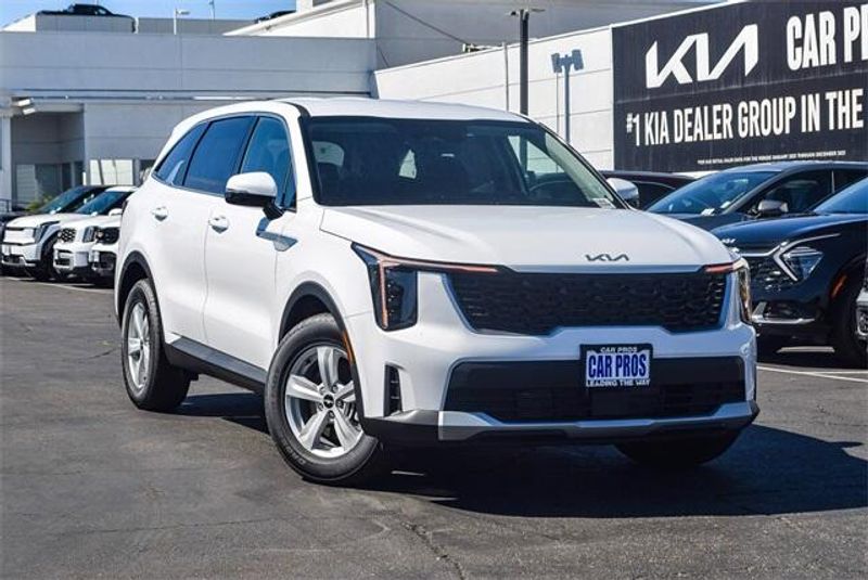 2025 Kia Sorento LXImage 2