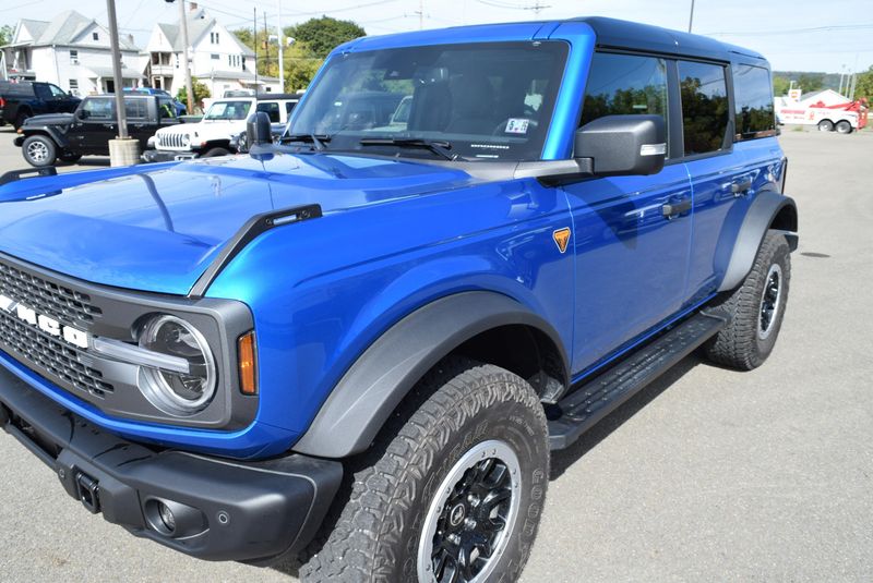2025 Ford Bronco Badlands photo 2