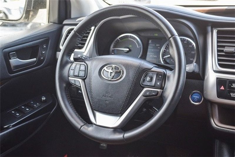 2019 Toyota Highlander Hybrid LimitedImage 16