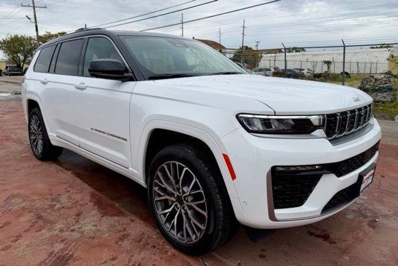 New 2027 Jeep Grand Cherokee L Summit 4x4Image 3