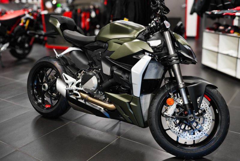 2025 Ducati STREETFIGHTER V2Image 3