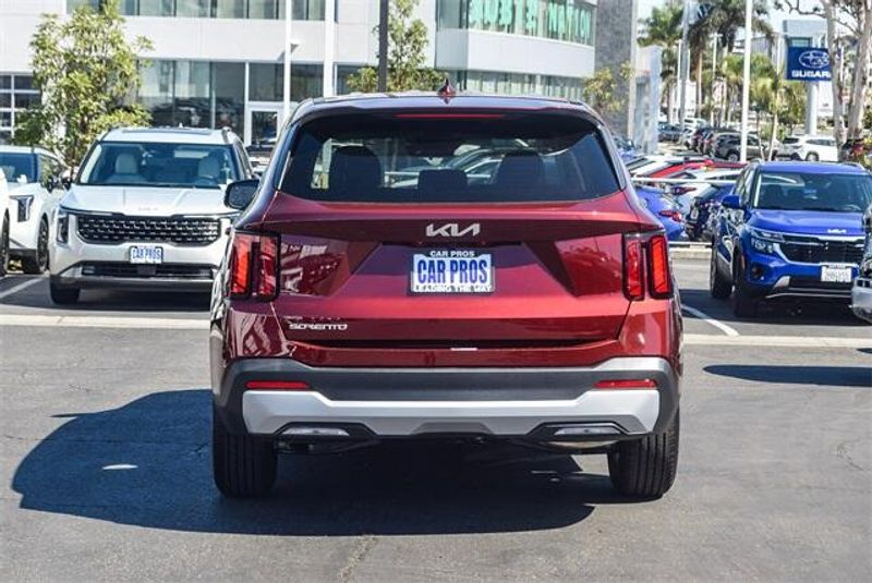2025 Kia Sorento LXImage 14