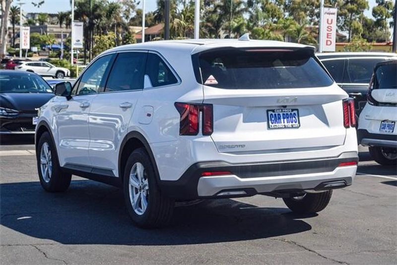 2025 Kia Sorento LXImage 13