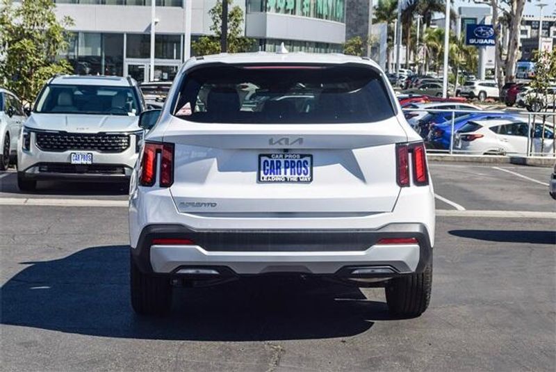 2025 Kia Sorento LXImage 14