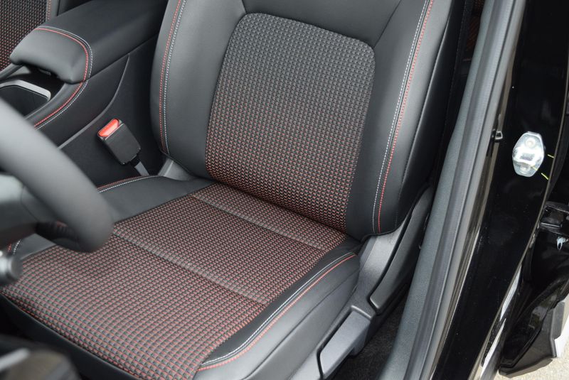 Used 2025 Nissan Kicks Sr