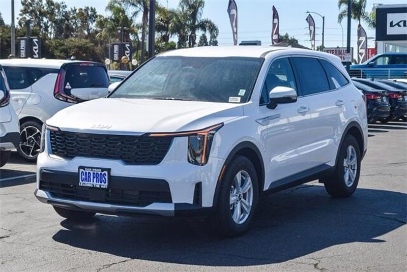 2025 Kia Sorento LXImage 12