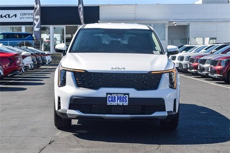 2025 Kia Sorento LXImage 3