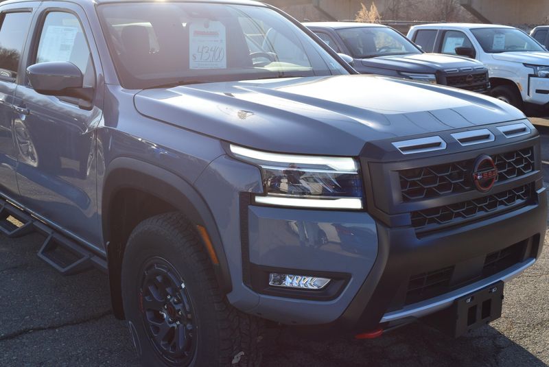 2025 Nissan Frontier PRO-4X photo 3
