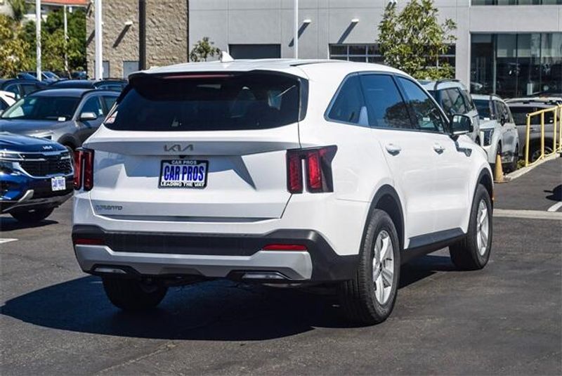 2025 Kia Sorento LXImage 15
