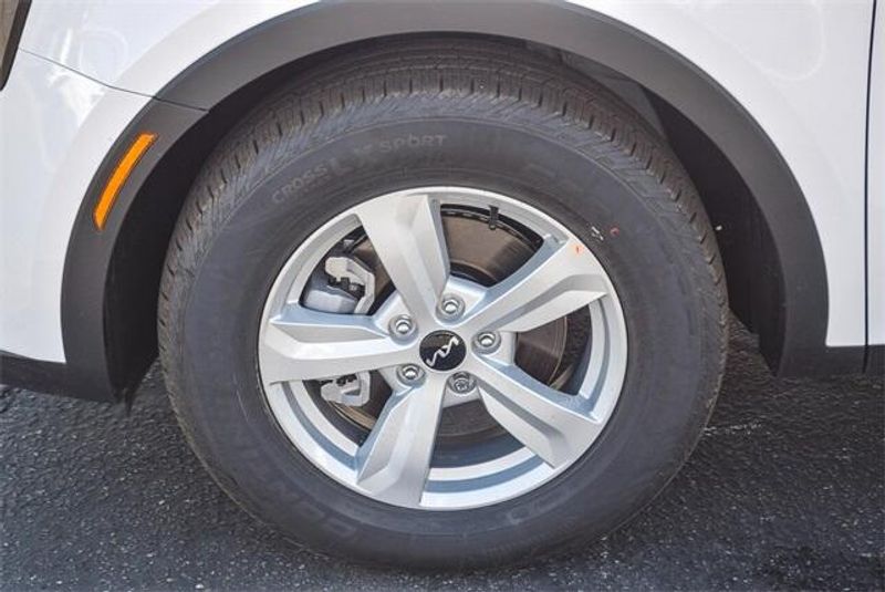 New 2025 Kia Sorento LXImage 18