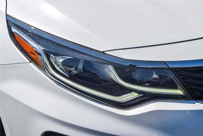 2020 Kia Optima LXImage 9