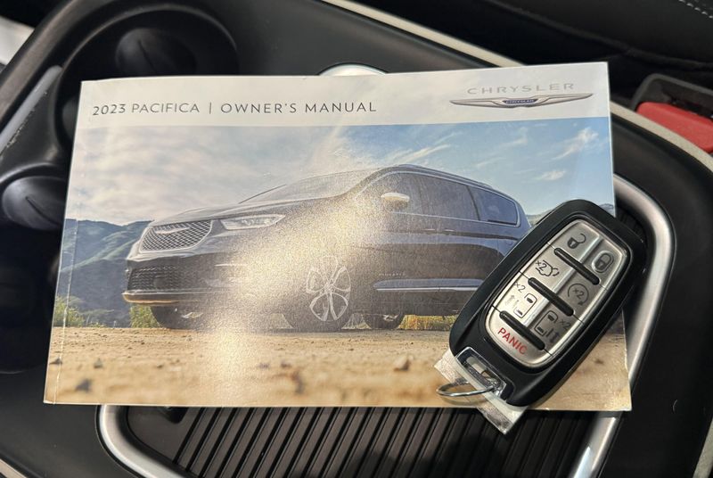 Used 2023 Chrysler Pacifica Touring LImage 24