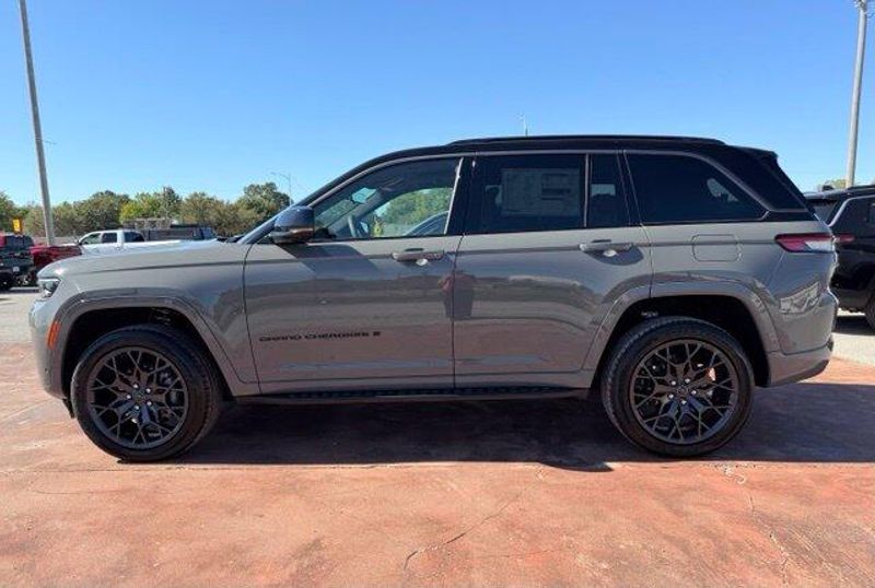 New 2027 Jeep Grand Cherokee Summit 4x4Image 9