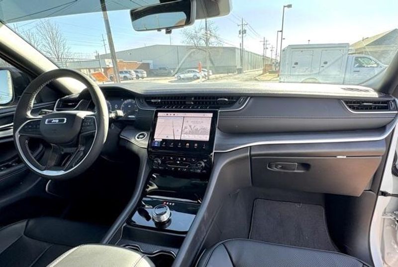 New 2025 Jeep Grand Cherokee L Limited 4x2Image 14