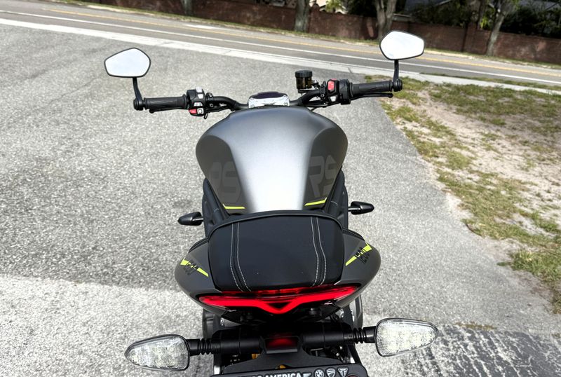 2022 Triumph Speed Triple 1200 RS