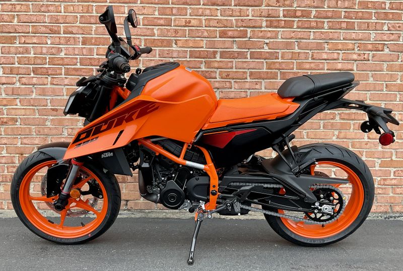 2024 KTM Duke 390Image 4