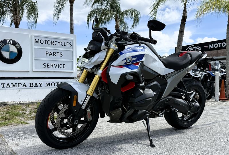 2026 BMW R 1300 R
