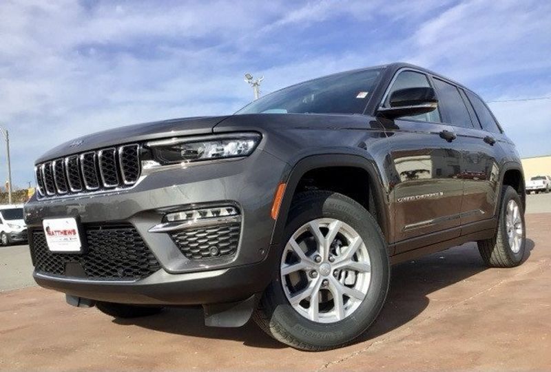 2024 Jeep Grand Cherokee Limited 4x4 in a Baltic Gray Metallic Clear Coat exterior color and Global Blackinterior. Matthews Chrysler Dodge Jeep Ram 918-276-8729 cyclespecialties.com 