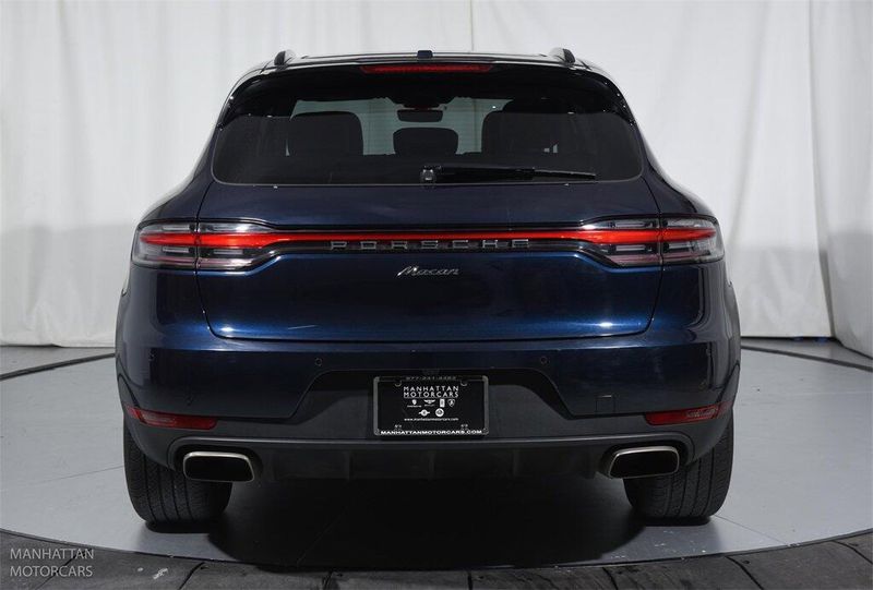 2021 Porsche Macan BaseImage 7