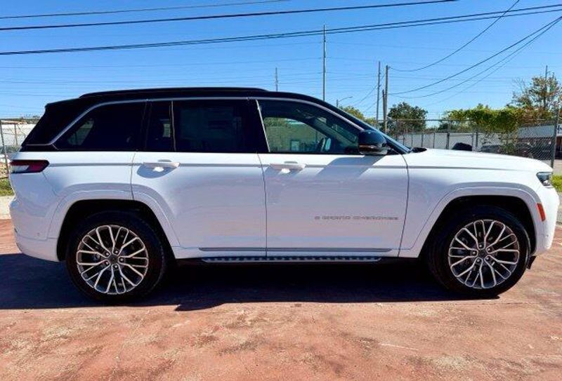 New 2027 Jeep Grand Cherokee Summit 4x4Image 4