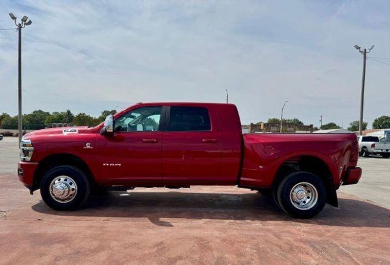 New 2027 RAM 3500 LaramieImage 9