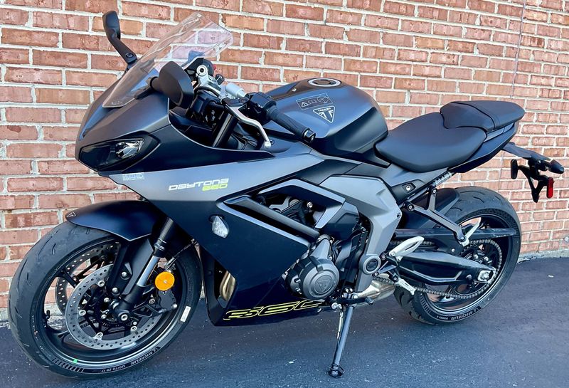 2024 Triumph Daytona 660   in a Satin Granite Satin Jet Black exterior color. Motoworks Chicago 312-738-4269 motoworkschicago.com 