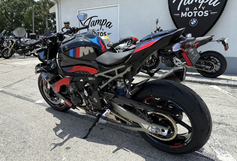 2025 BMW M 1000 R 