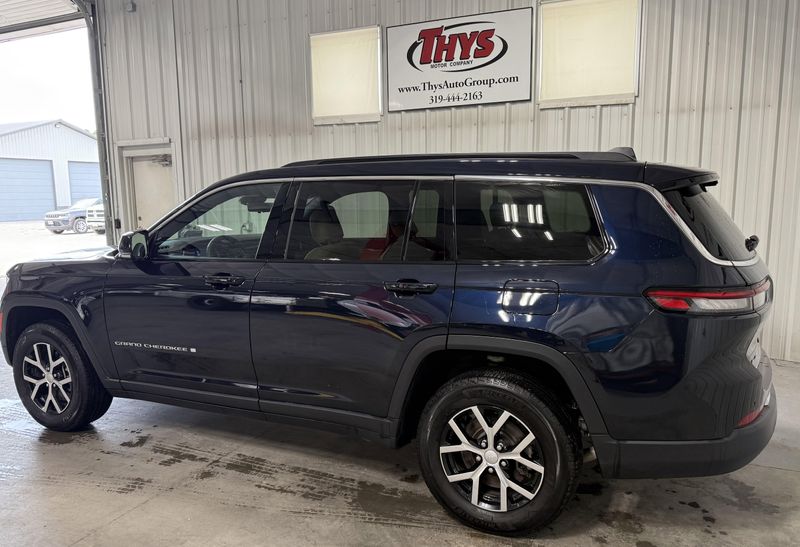 Used 2024 Jeep Grand Cherokee L LimitedImage 18