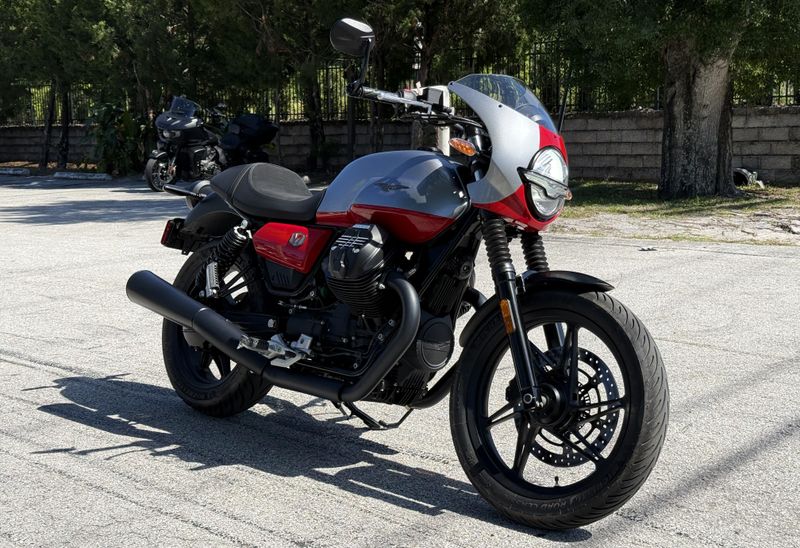 2024 Moto Guzzi V7 Stone Corsa