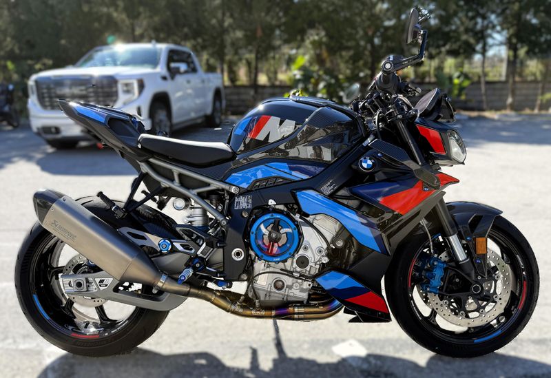 2025 BMW M 1000 R