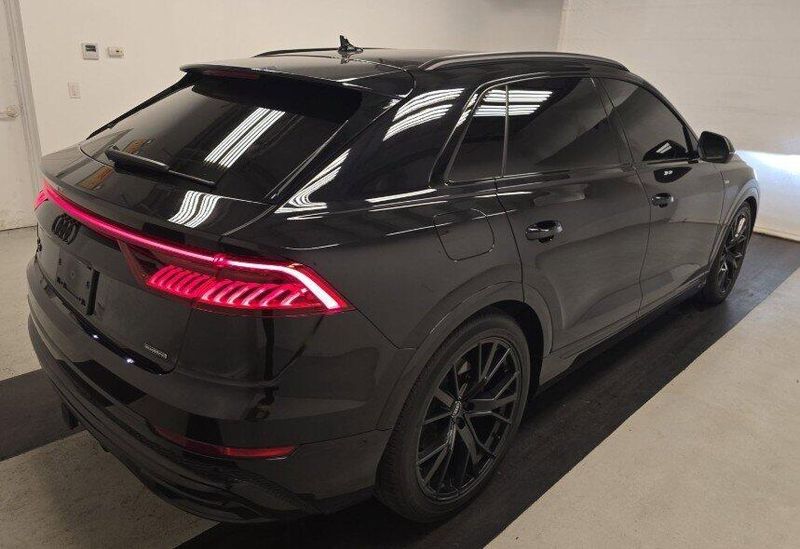 2021 Audi Q8 Prestige 55 photo 2