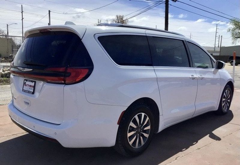2021 Chrysler Pacifica Touring LImage 5