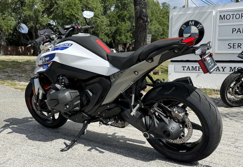 2026 BMW R 1300 R