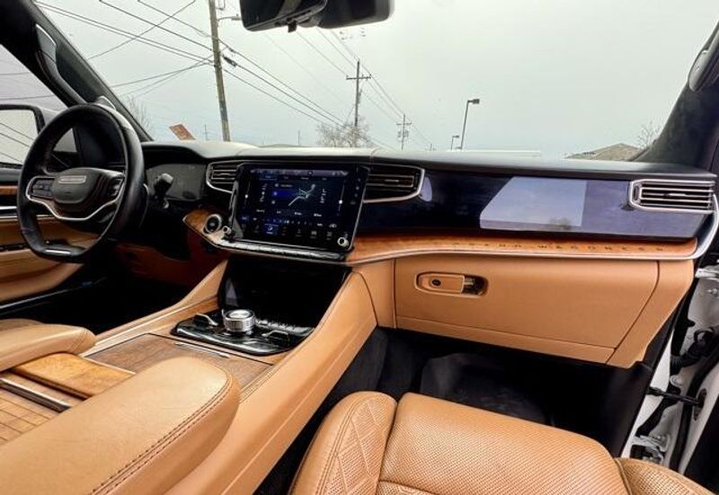 2022 Jeep Grand Wagoneer Series IIIImage 15
