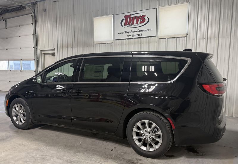 New 2026 Chrysler Pacifica LimitedImage 18