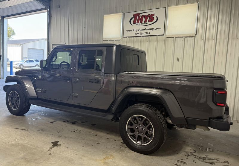 Used 2020 Jeep Gladiator OverlandImage 13