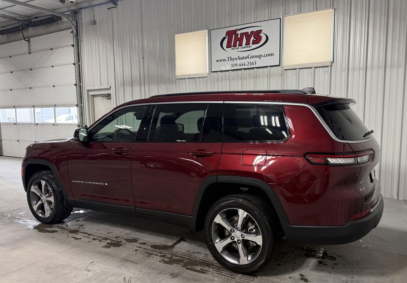 New 2026 Jeep Grand Cherokee L Limited 4x4Image 17