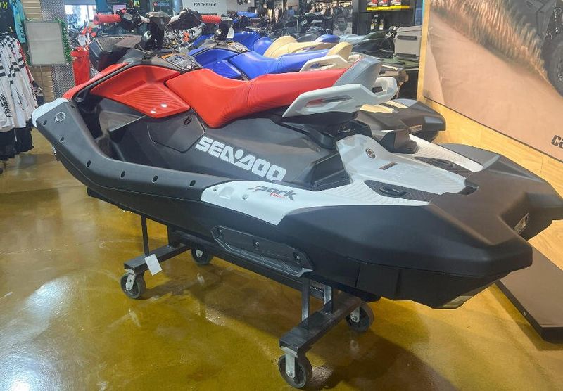 New 2025 Sea-Doo SPARK FOR 3 90 CONVENIENCE PACKAGE (SOUND SYSTEM) Image 3