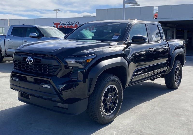 2024 Toyota Tacoma TRD Off Road HybridImage 6