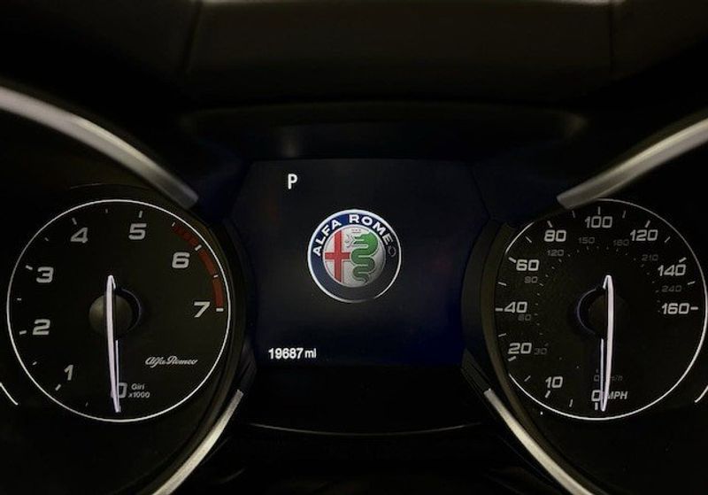 2022 Alfa Romeo Stelvio Ti AWD w/Sunroof/Nav/Premium PkgImage 35