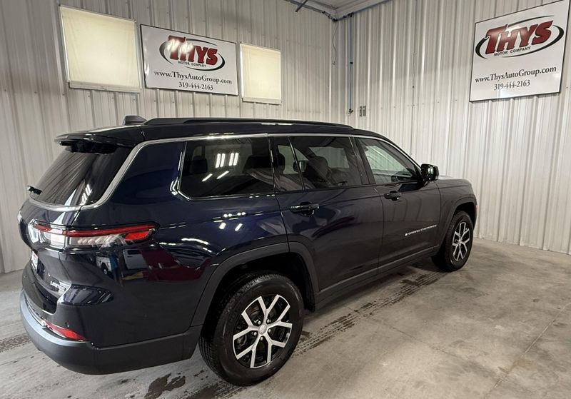 Used 2024 Jeep Grand Cherokee L LimitedImage 3