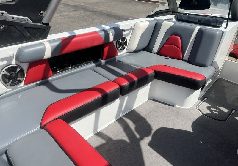 2021 MALIBU 21 VLX RED BLACK WHITE Image 10