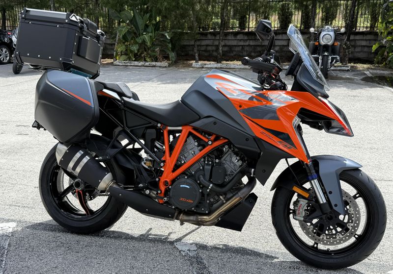 2024 KTM 1290 Super Duke GT