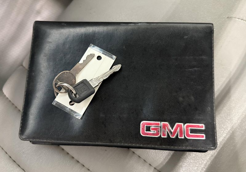 Used 1999 GMC Sierra C3500 HD Chassis Image 16