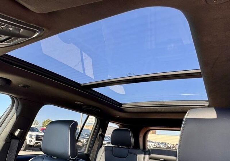 New 2025 Jeep Grand Cherokee Summit Reserve 4x4Image 17