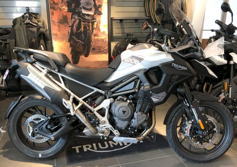 2023 Triumph Tiger 1200 in a White exterior color. Pitt Cycles (724) 779-1901 pixelmotiondemo.com 