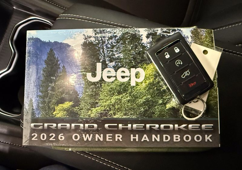 New 2026 Jeep Grand Cherokee L Limited 4x4Image 25